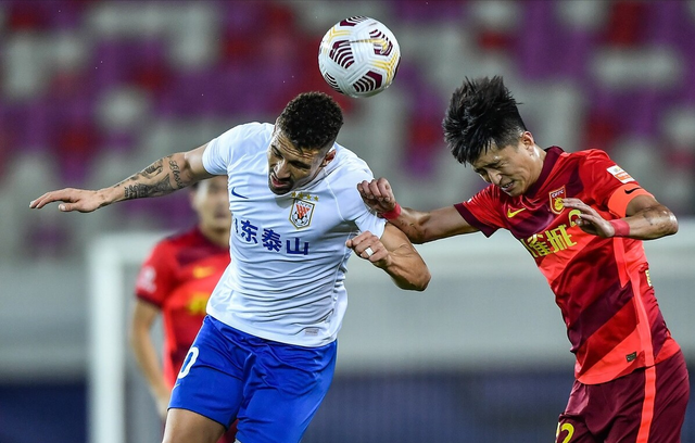 沙尔克04队艰难之战告终,遗憾落败 沙尔克04队艰难之战告终,遗憾落败