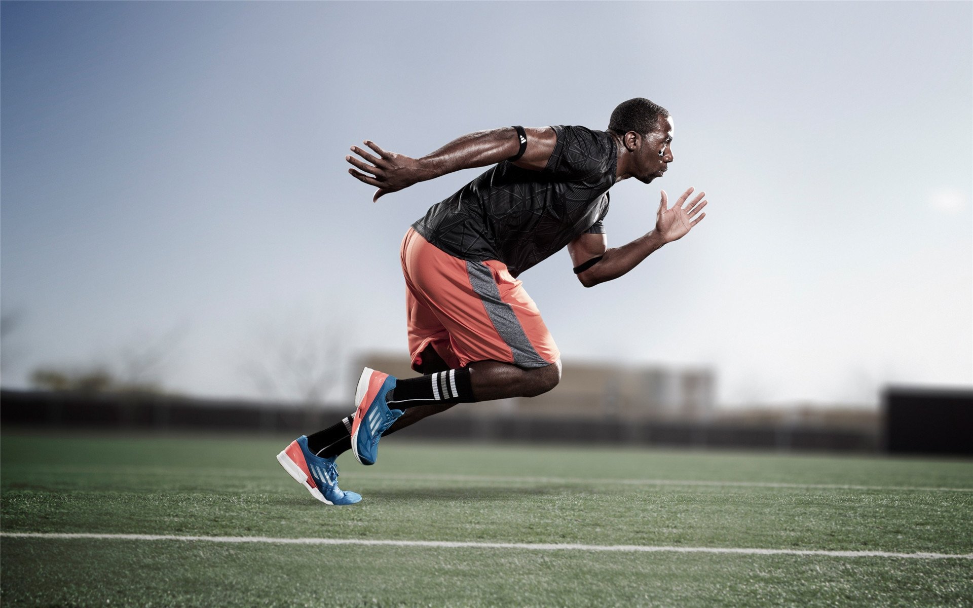 马刺轻取上海队，西亚卡姆状态火热预示新赛季锋芒