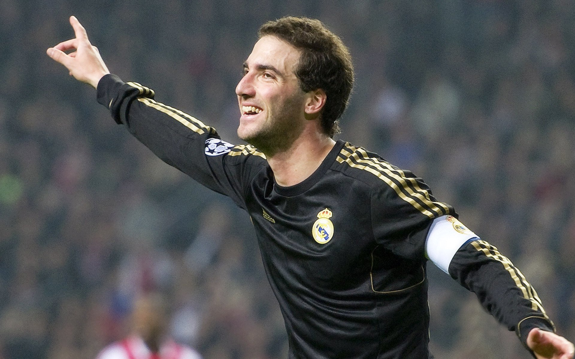 唯一性之夜，当北欧海盗在C组沉没，苏亚雷斯的左脚写下了时间的韵脚